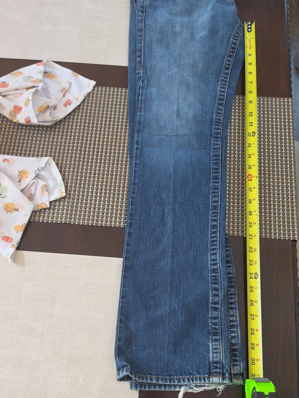 True Religion Medium Blue Denim Jeans with Signature Pocket 29x31 - Picture 4 of 7